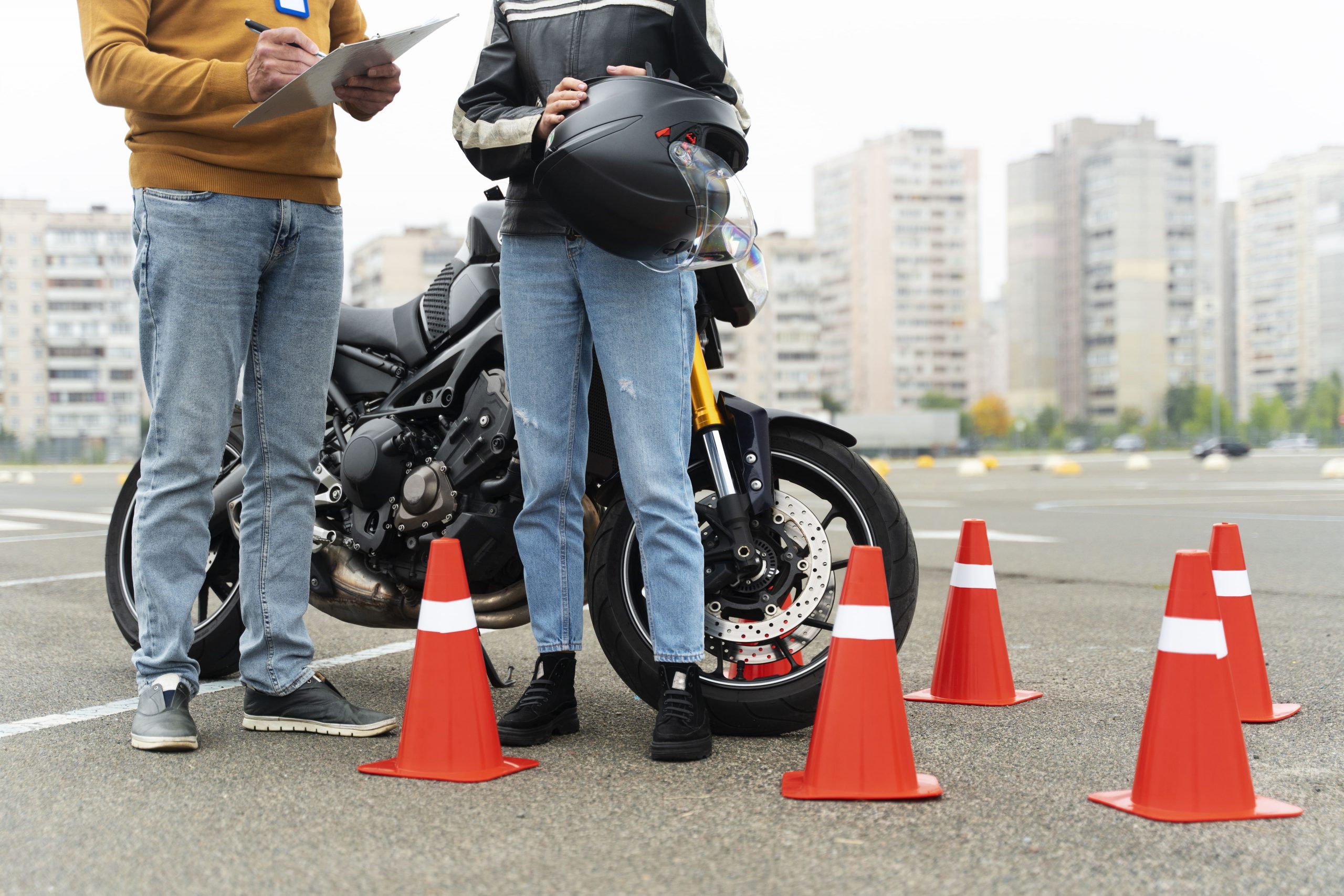 Dexu personnes après un permis moto 